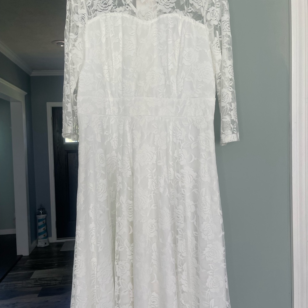 NWT Ladies special occasion/wedding dress white lace tea length